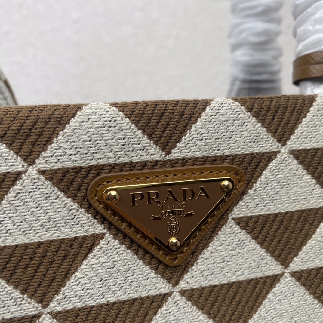 Pra*a small tote in saffiano leather 1ba356-39*31*11cm
