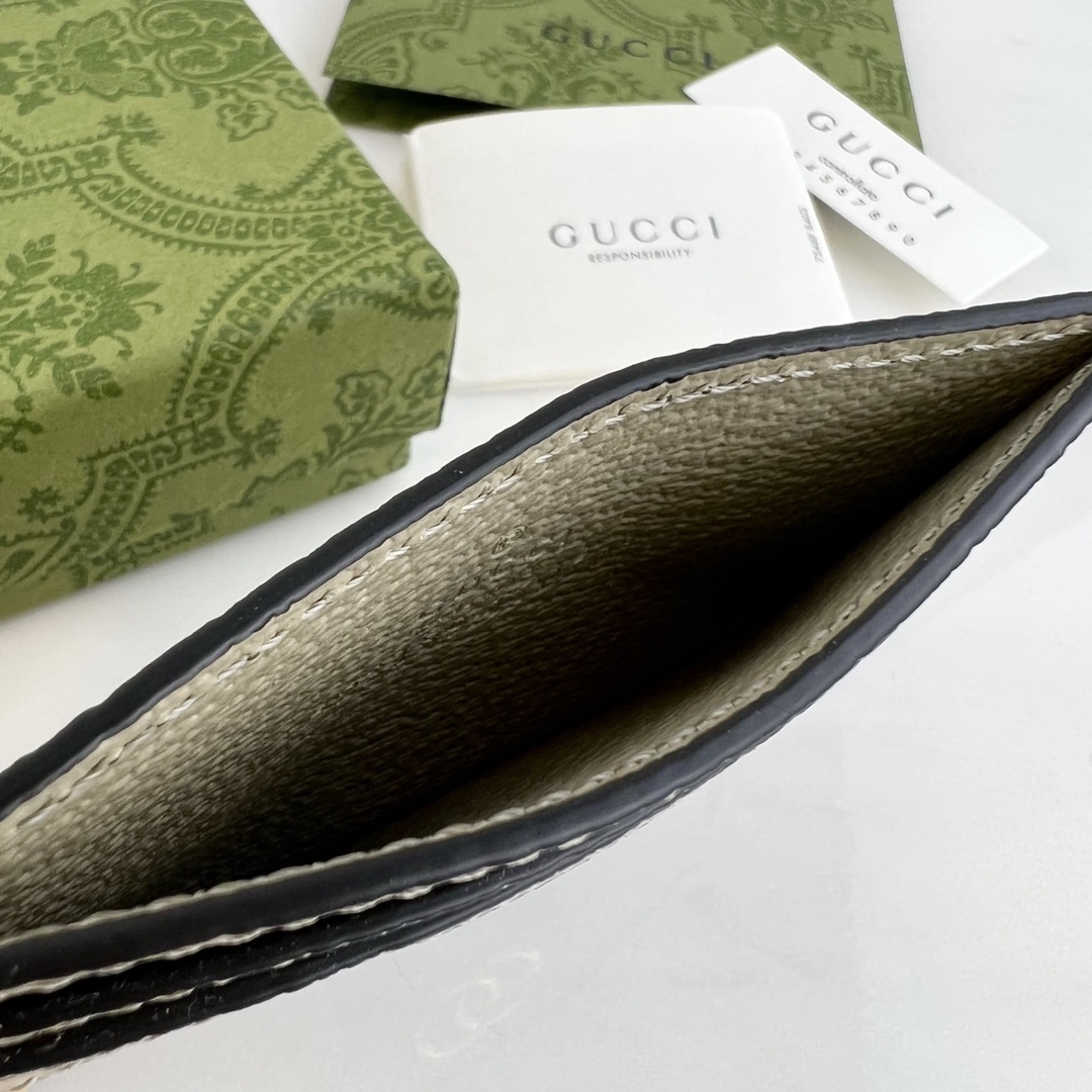 G*u*i wallet-10*7.5cm