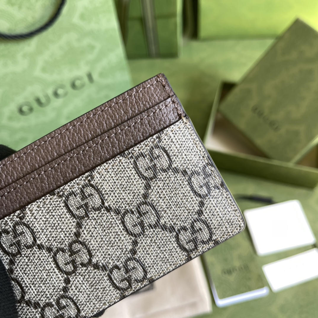 G*u*i wallet-10*7.5cm