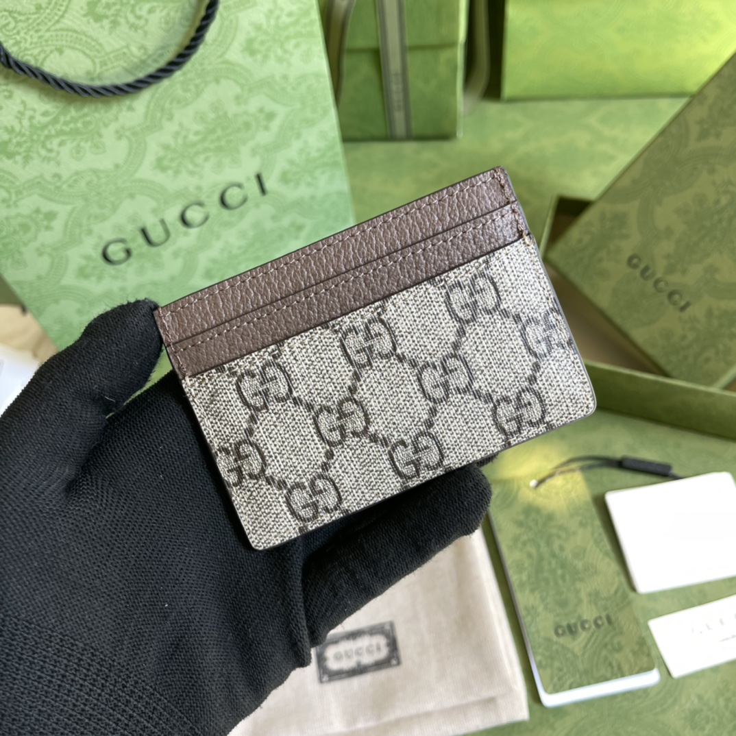 G*u*i wallet-10*7.5cm