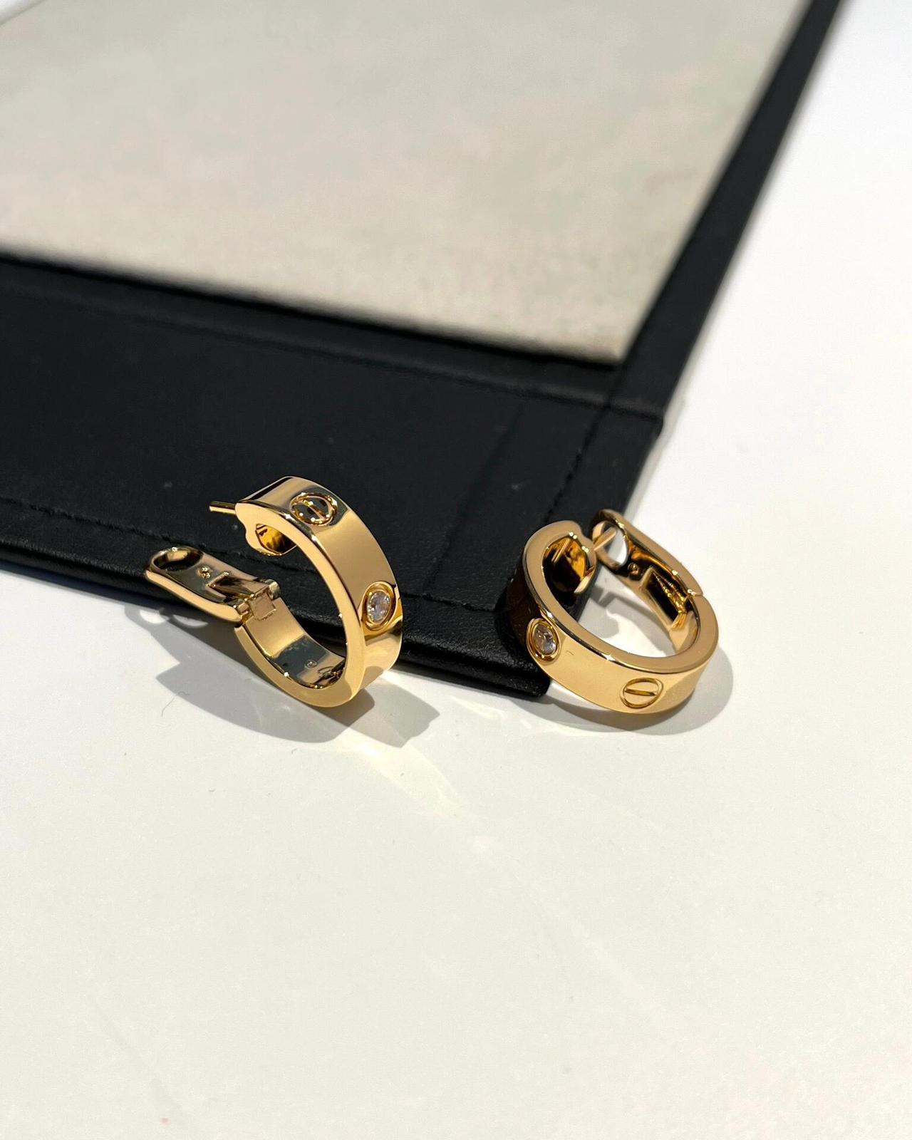 Ca*t*er earring