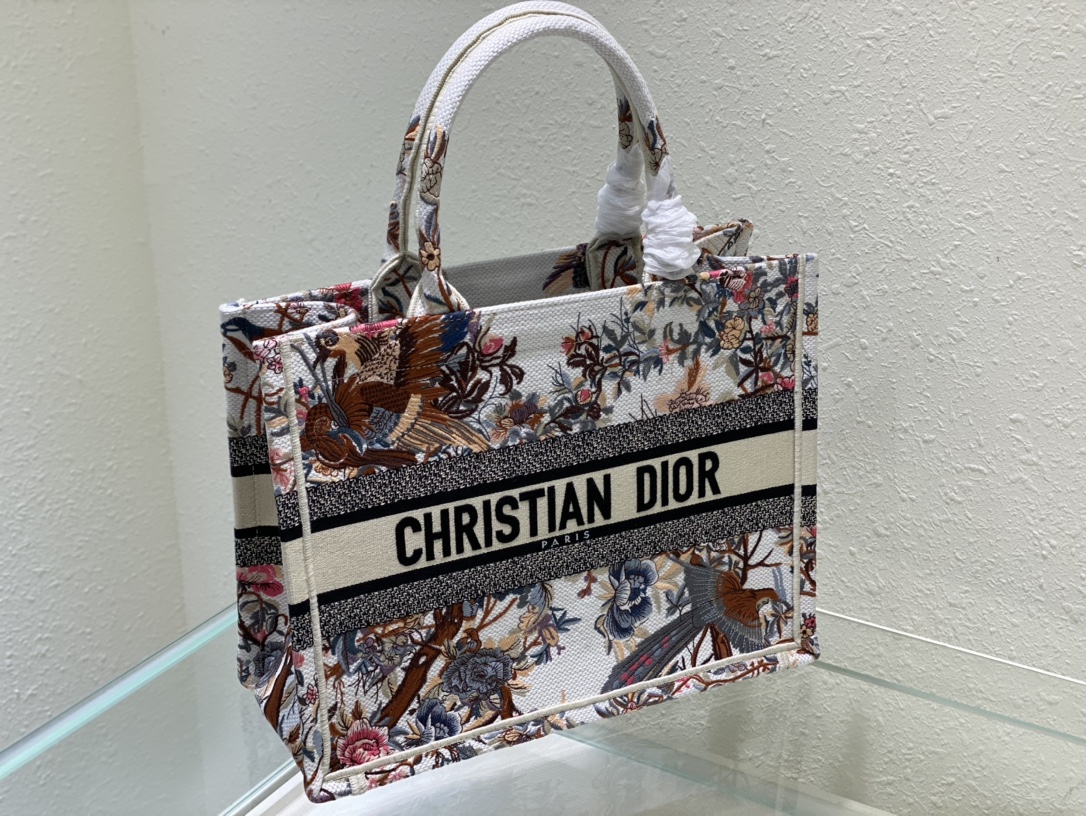 D*or book tote
