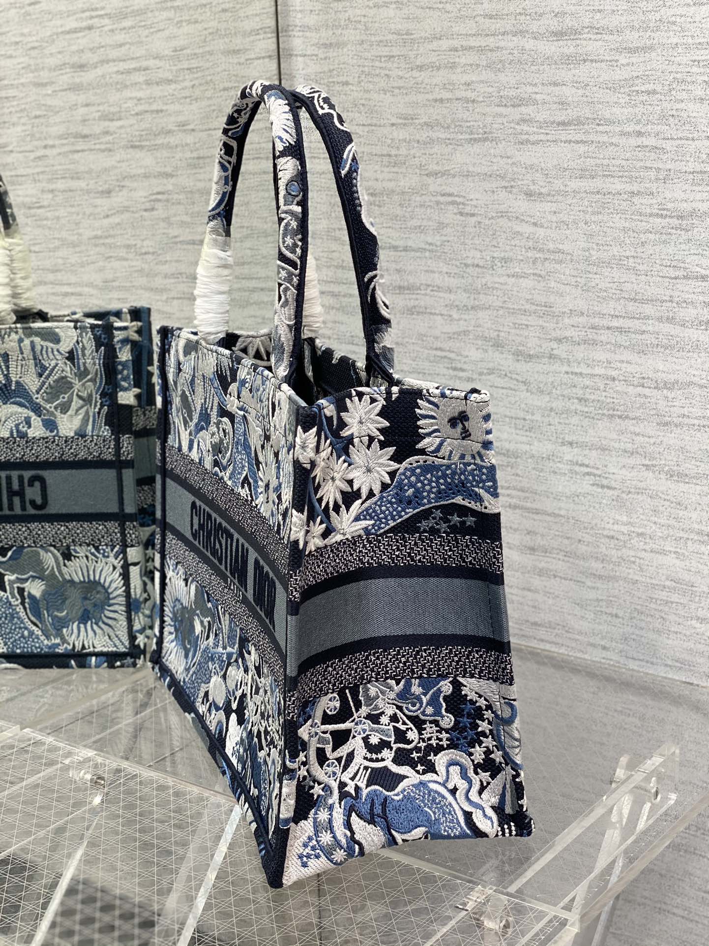 D*or small book tote-36.5cm