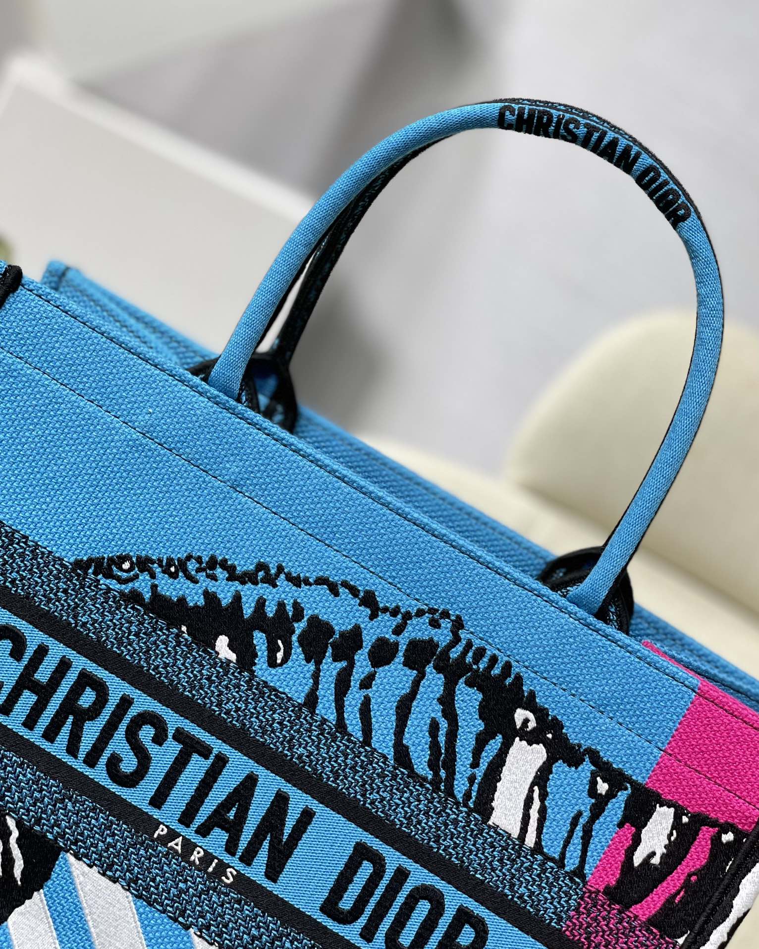 D*or small book tote-36.5cm