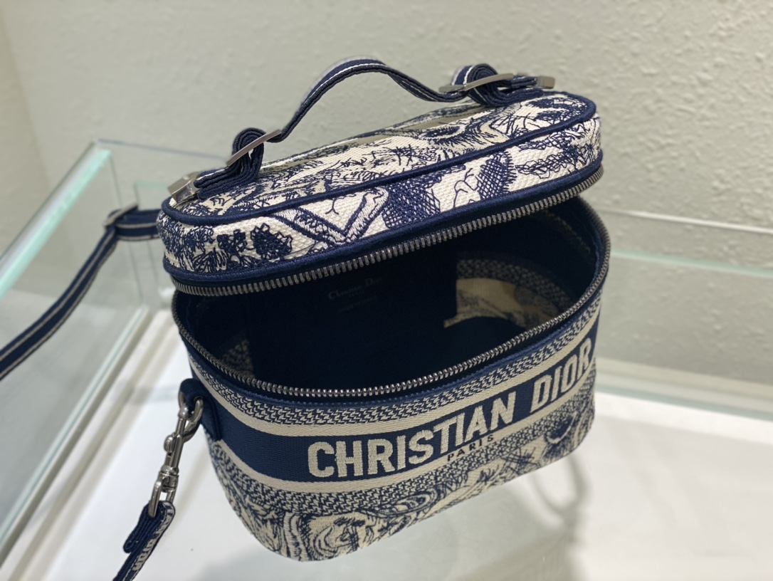 D*or cosmetic bag-18*.5*13*10.5cm