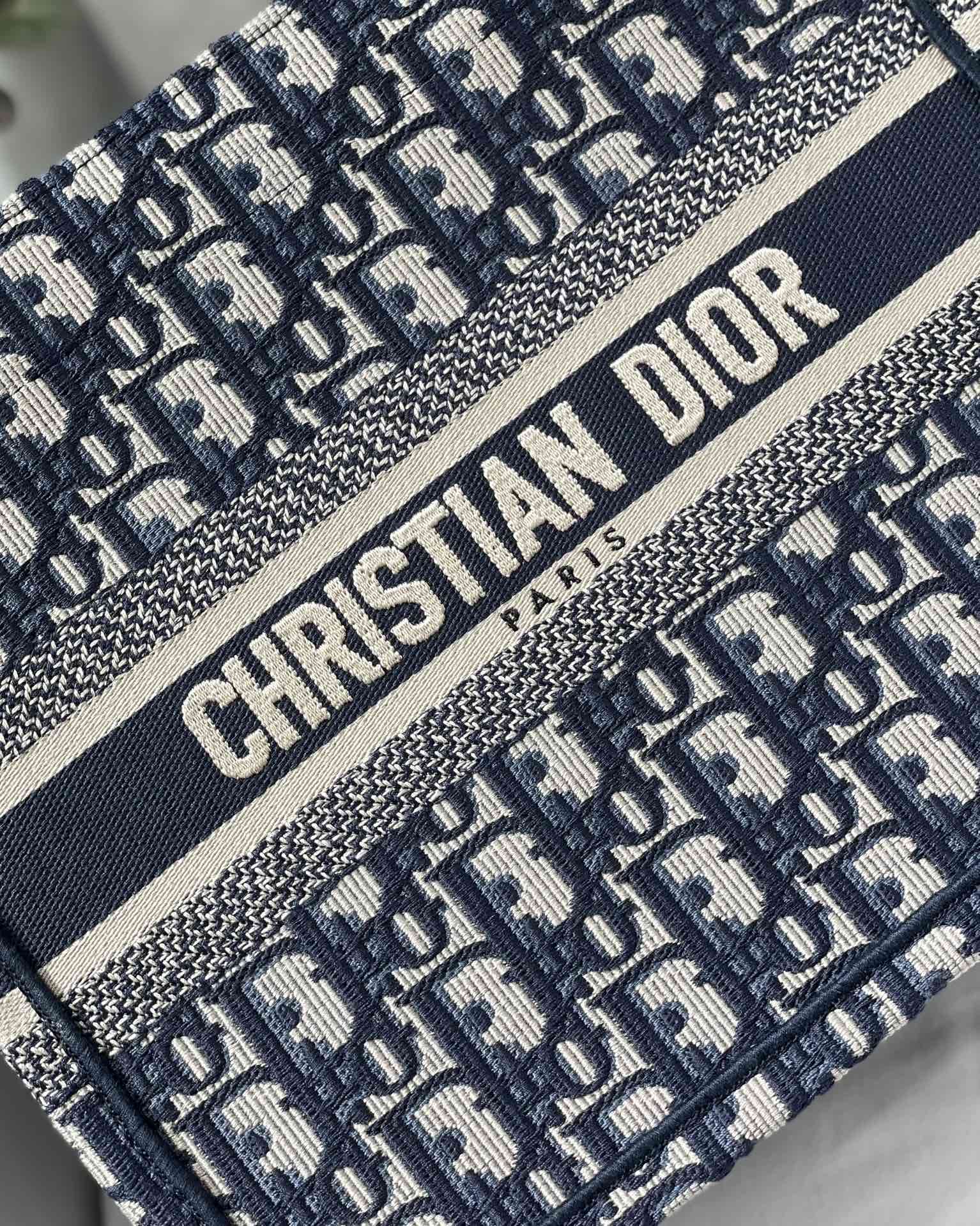 D*or small book tote-26*8*22cm