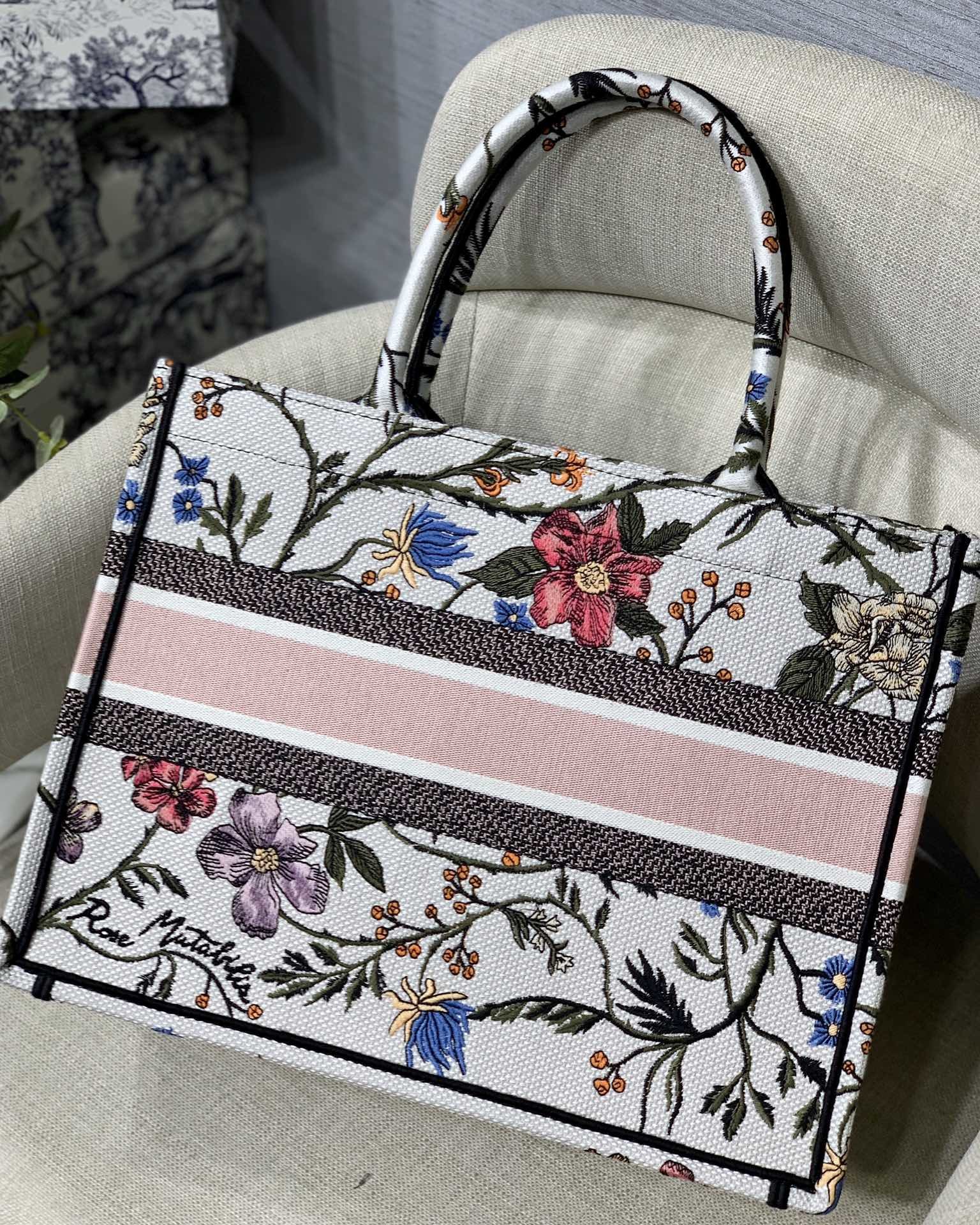 D*or small book tote-36.5cm