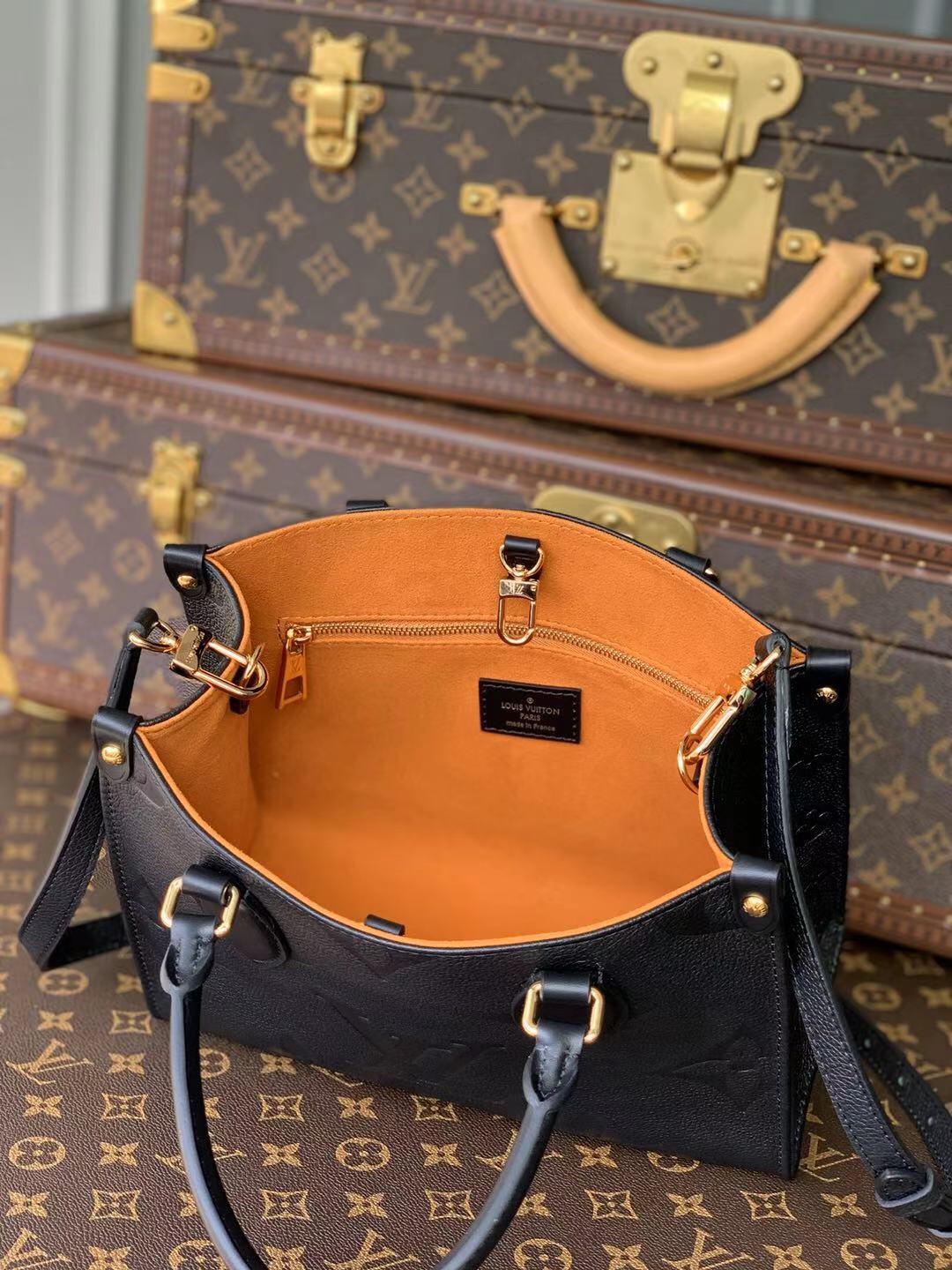 l0*is V*t0n onthego handbag-28*11*19cm