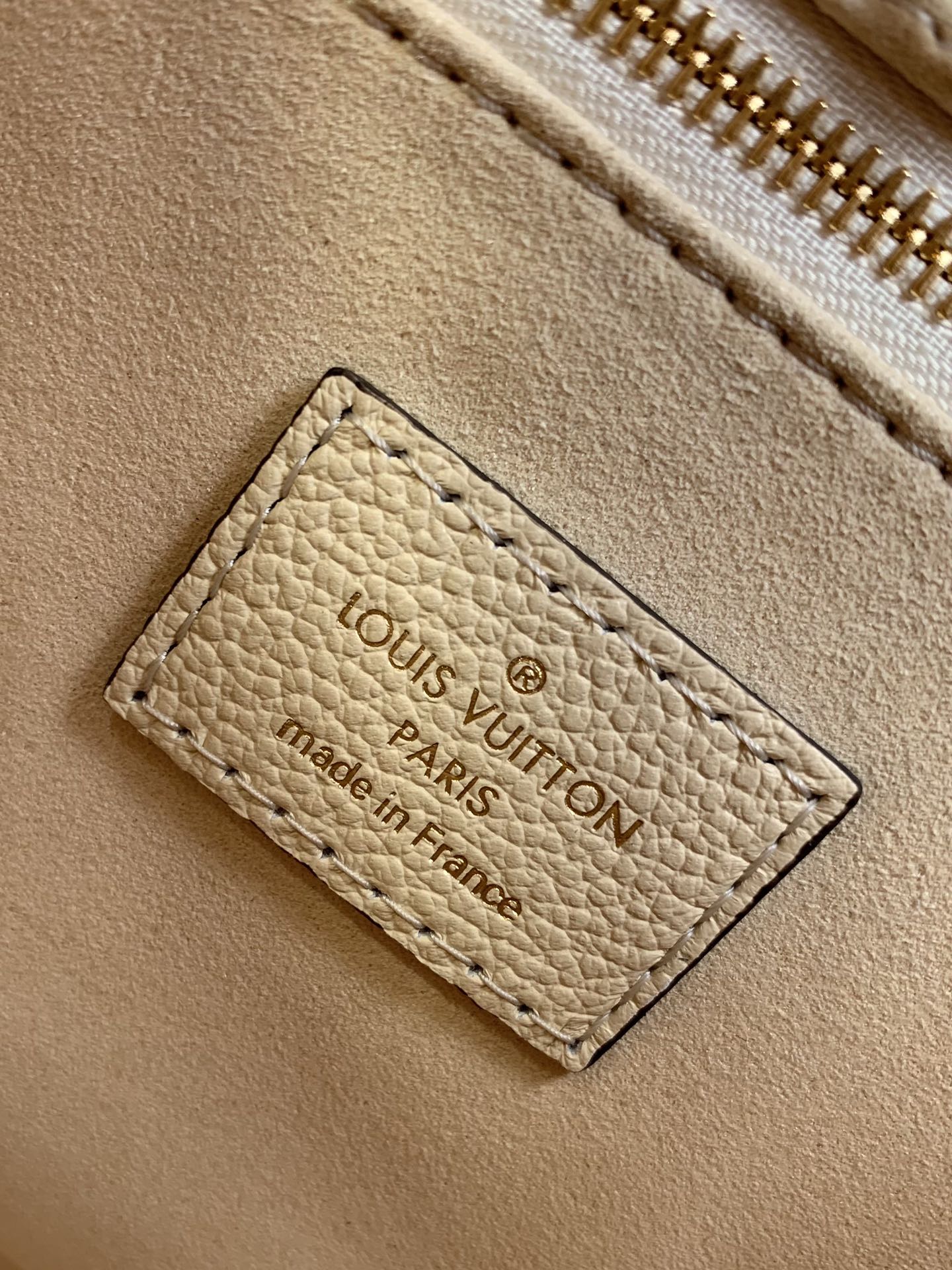 l0*is V*t0n onthego handbag-28*11*19cm