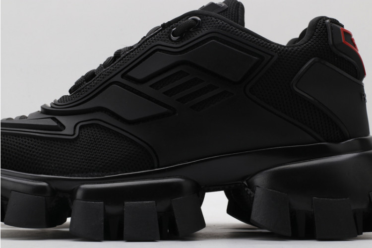 Pra*a sneaker