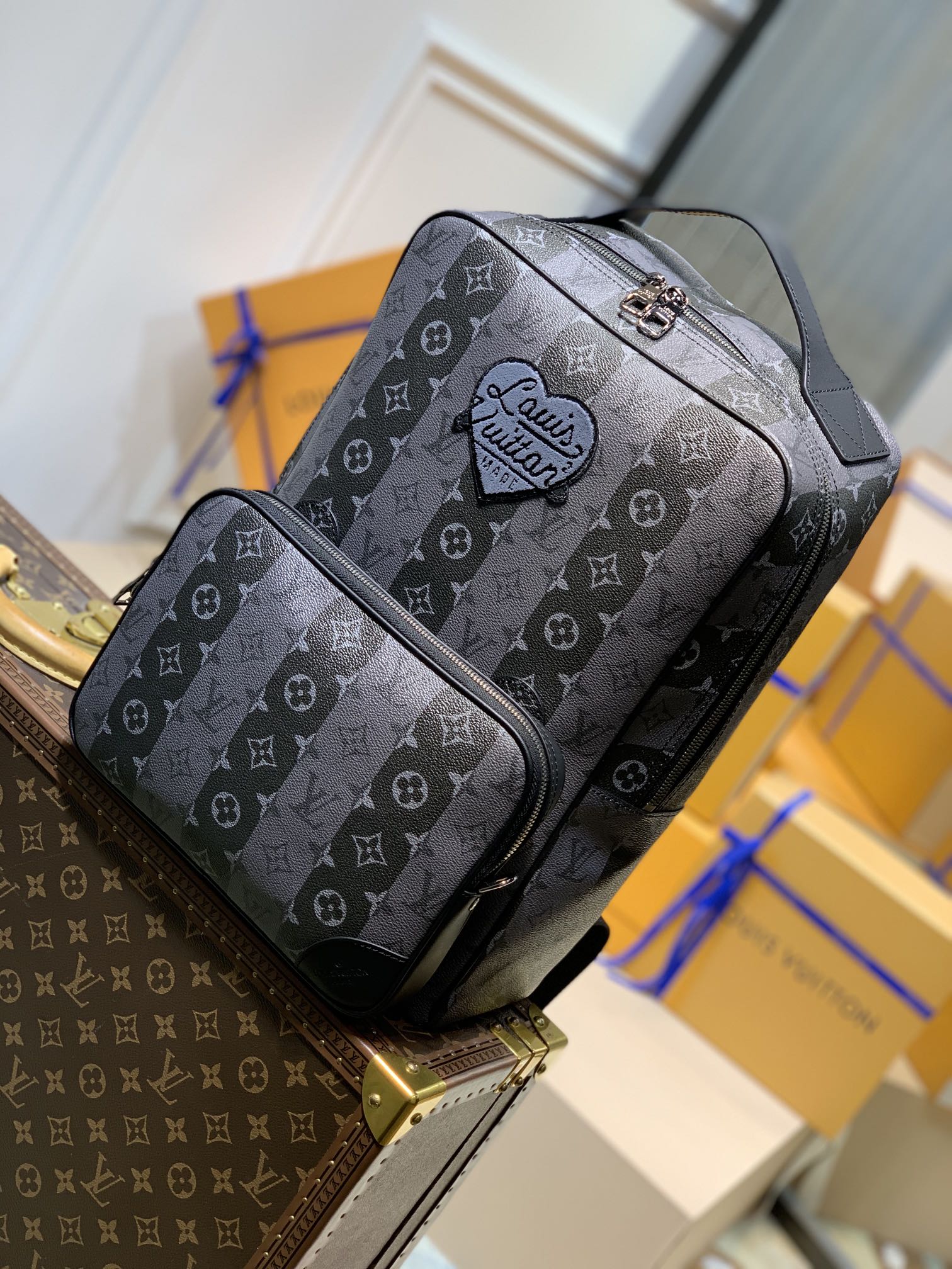 l0*is V*t0n utilitary backpack m45962-30*42*14cm