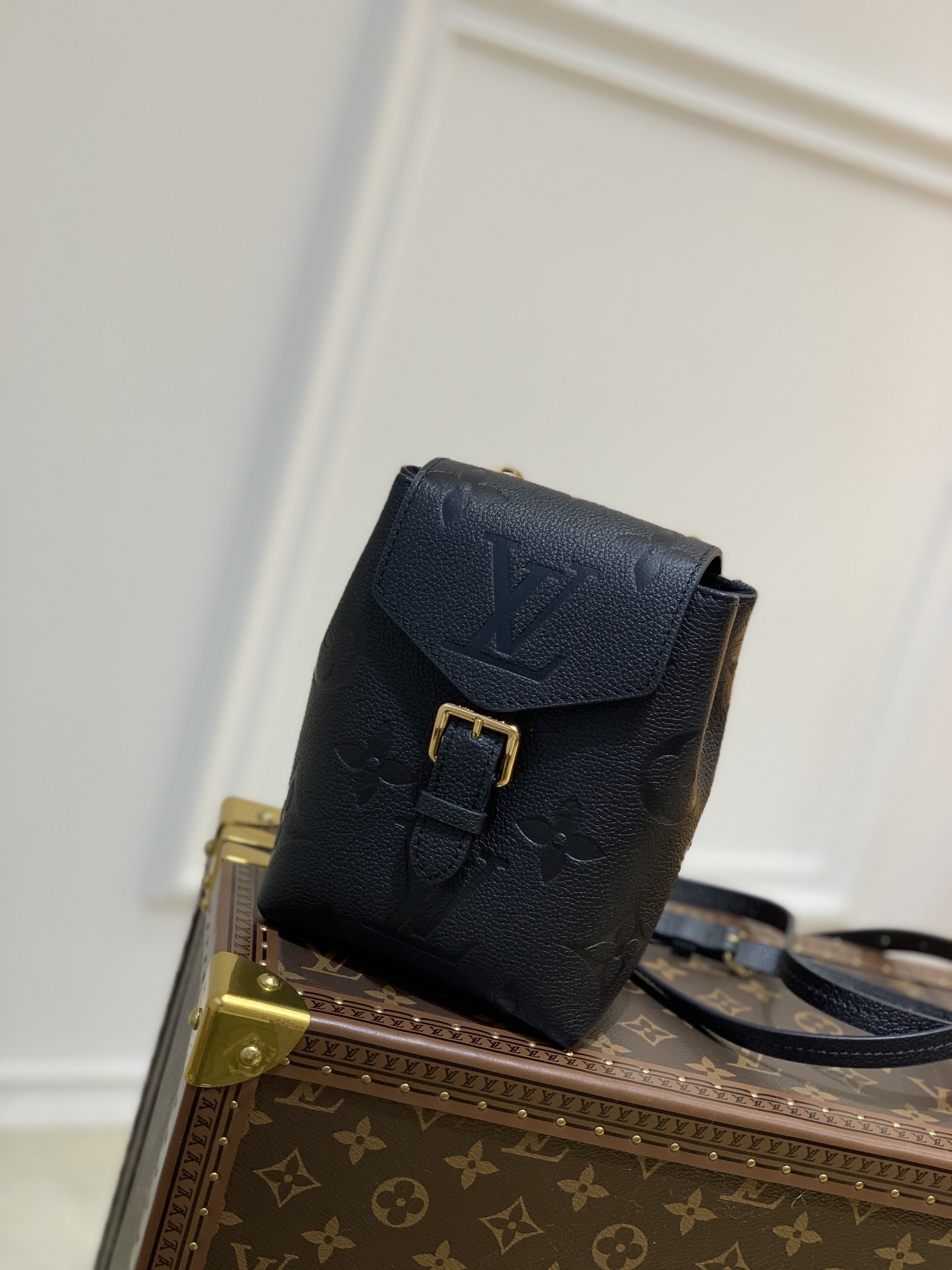l0*is V*t0n by the pool backpack m80738-13*19*8cm