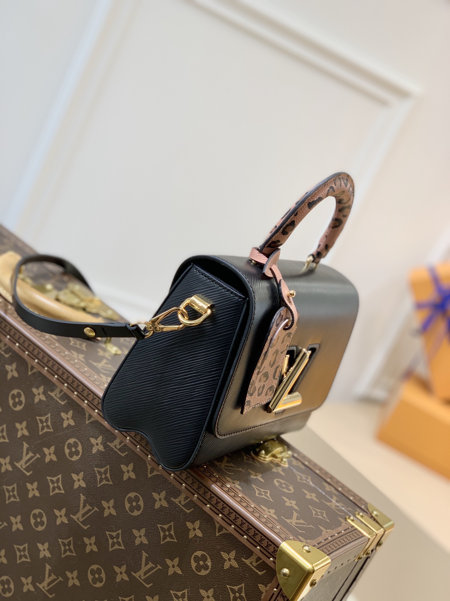 l0*is V*t0n twist mm-23*18*8cm