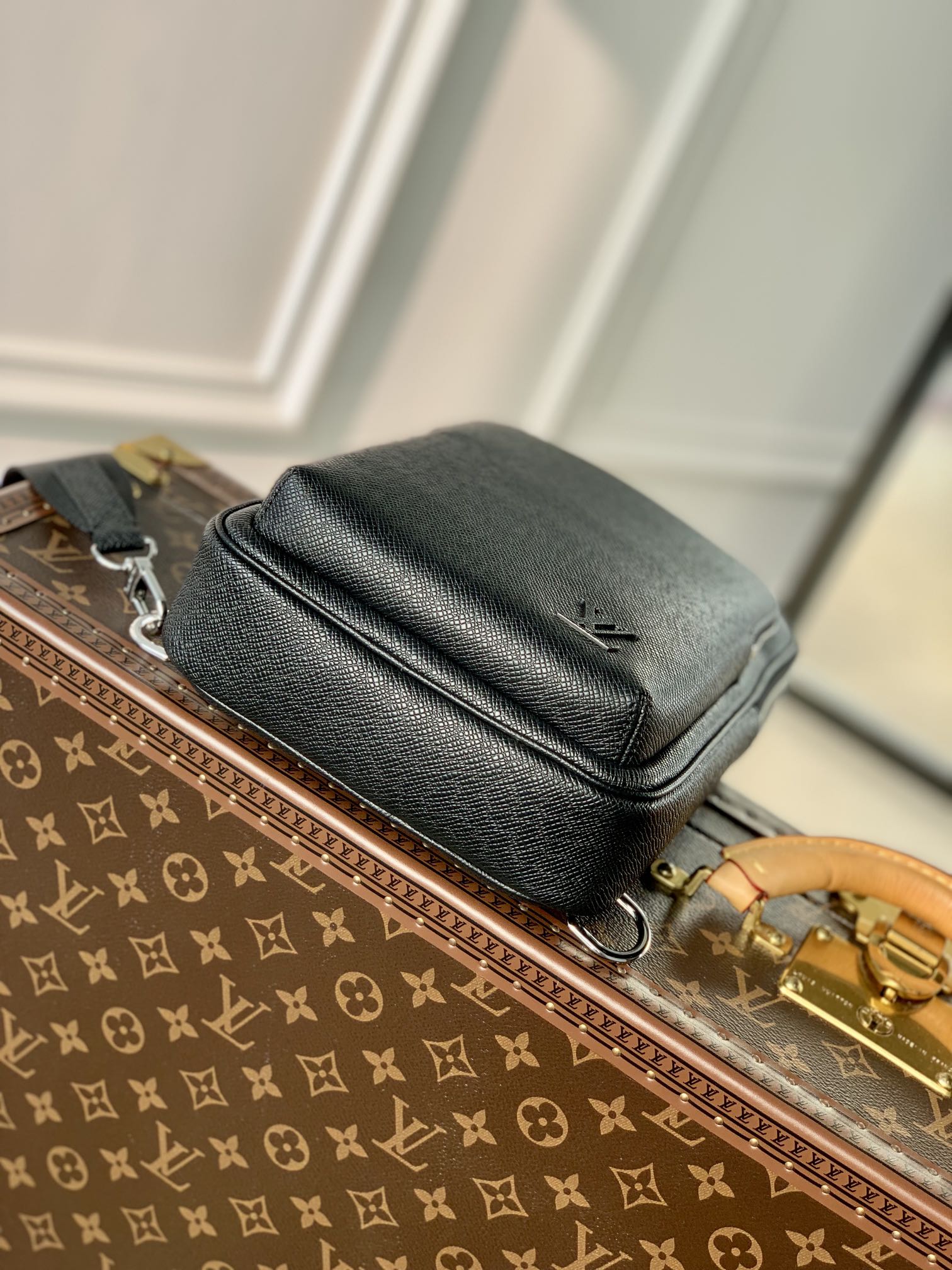 l0*is V*t0n damier graphite avenue bag-20 *31 x*10cm