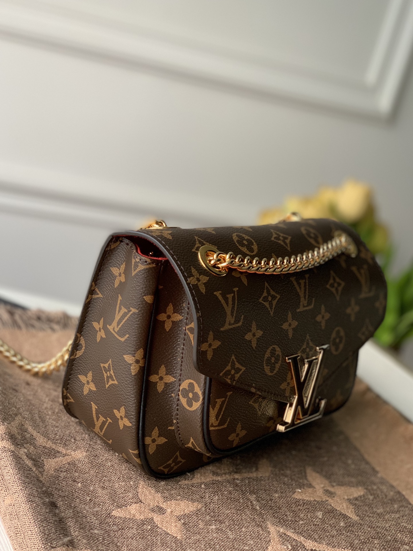 l0*is V*t0n compact chain bag m45592 -22*17*10cm