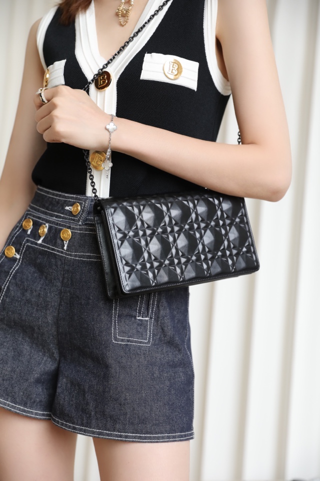 D*or wallet on chain-21.5*11.5*3cm