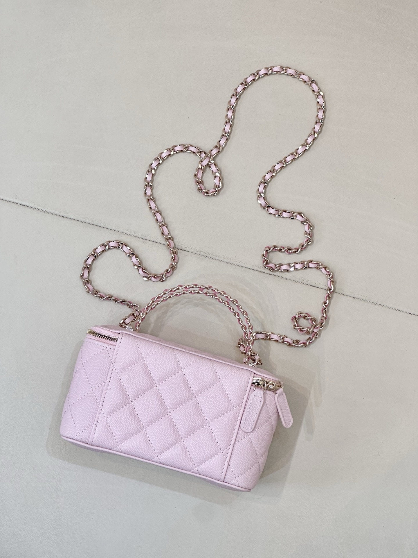 Ch@nel Vanity With Chain -17×19.5×5CM