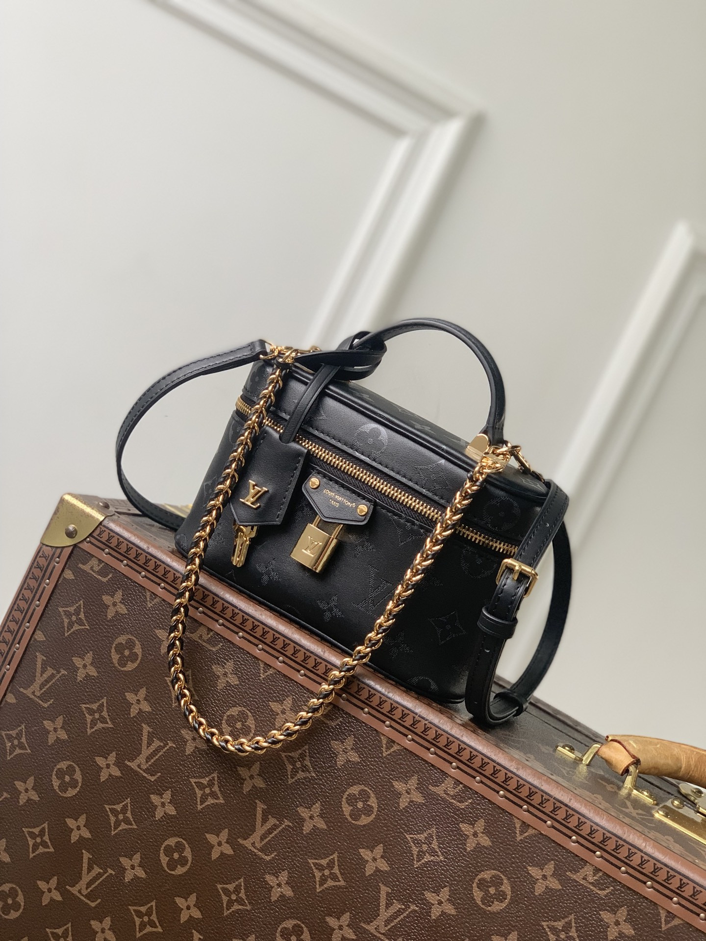 L0vis Vvtt0n Vanity Chain Pouch-11.5x6.5x19CM