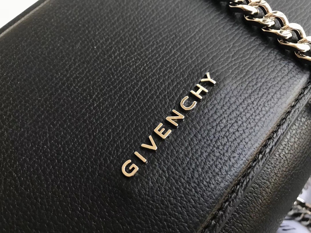 g1uenchy P*nd0ra bag-18cm