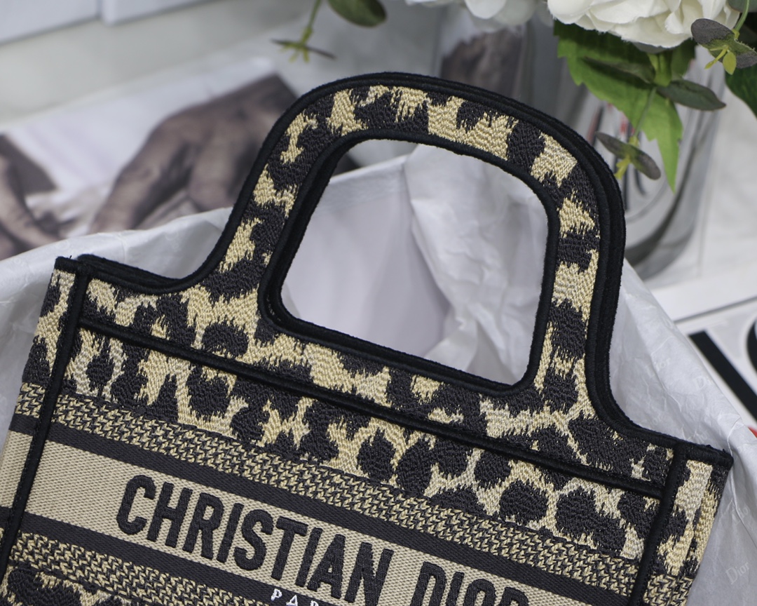 D*or mini book tote-23*17*7cm