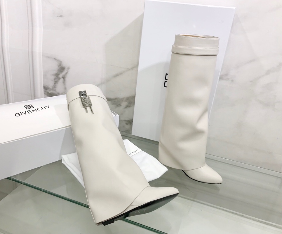 G1uenchy boots(eu35-42)
