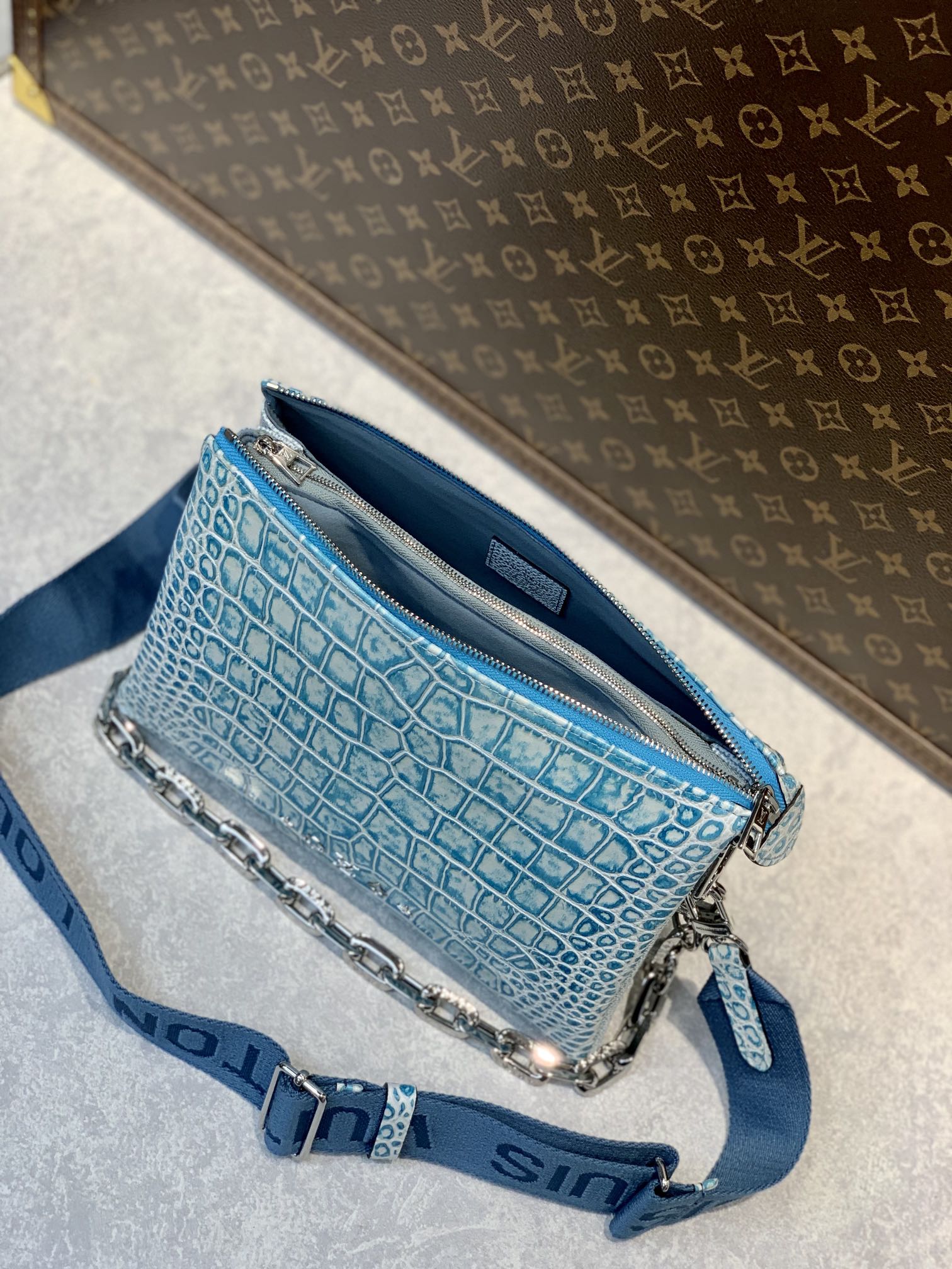 l0*is V*t0n coussin handbags-26*20*12cm