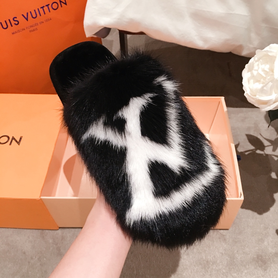 l0*is V*t0n slippers