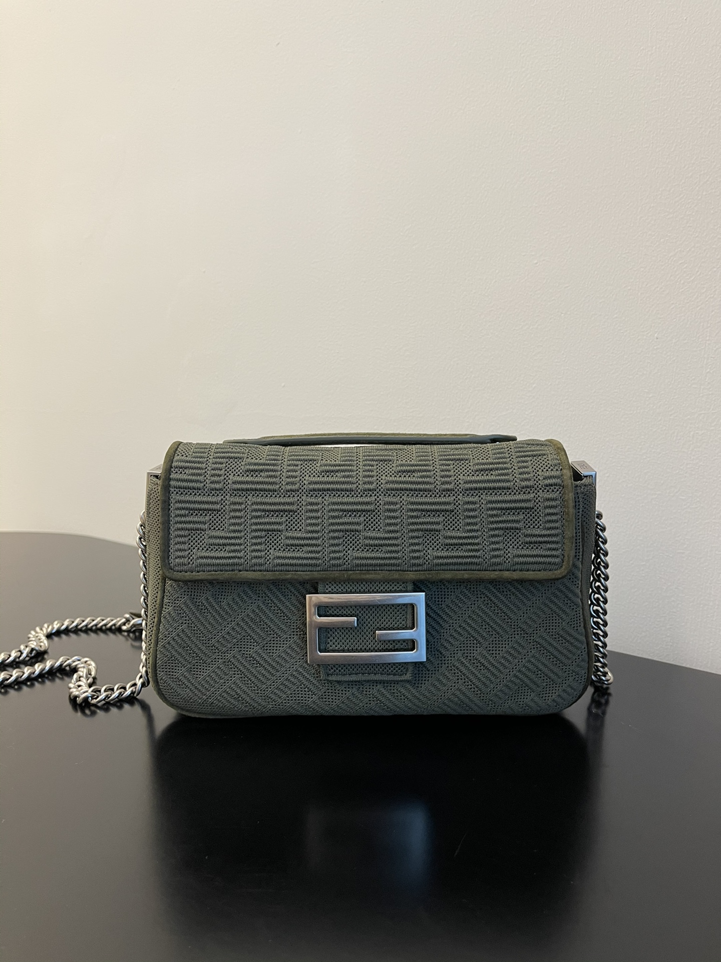 F**di medium lconic baguette bag-24x7x14.5cm