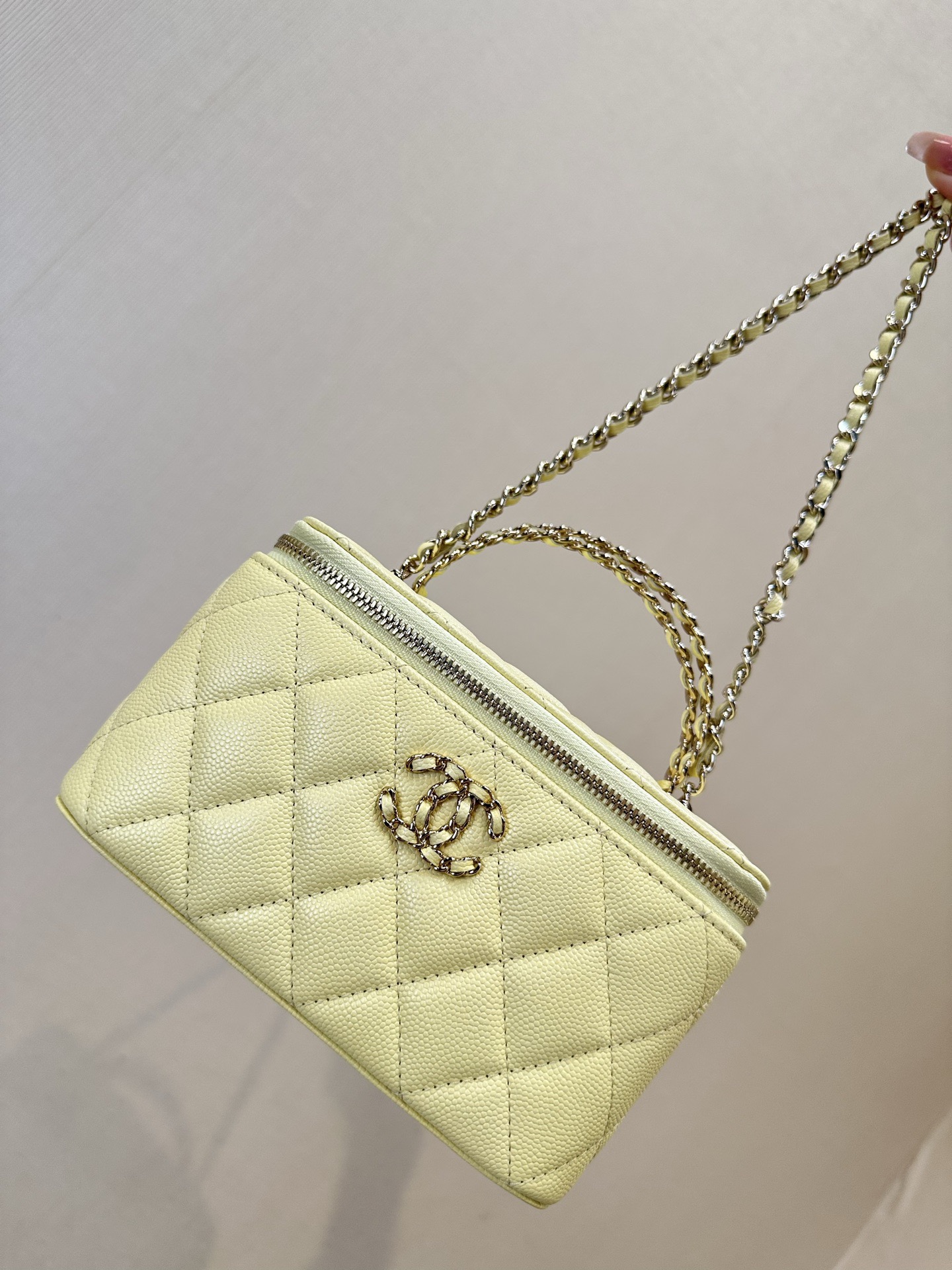 Ch@nel Vanity With Chain-16×10×8CM