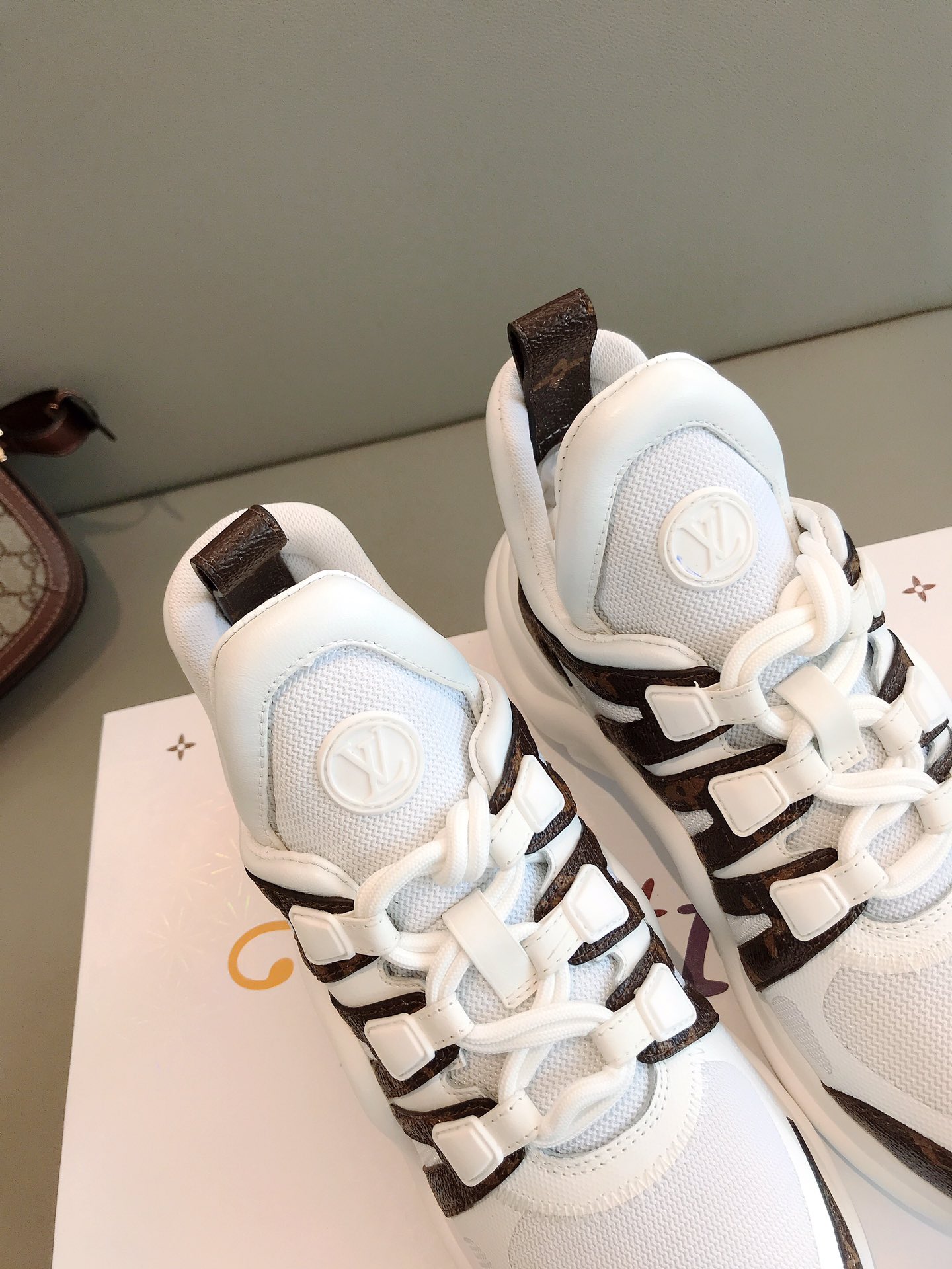l0*is V*t0n archlight sneaker