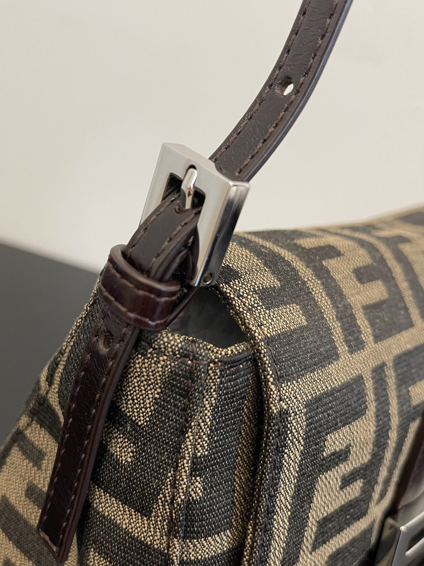 F**di small baguette bag-20x15x9cm
