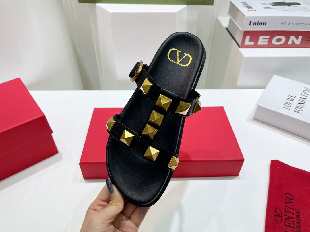 Va1e*ntin0 sandals