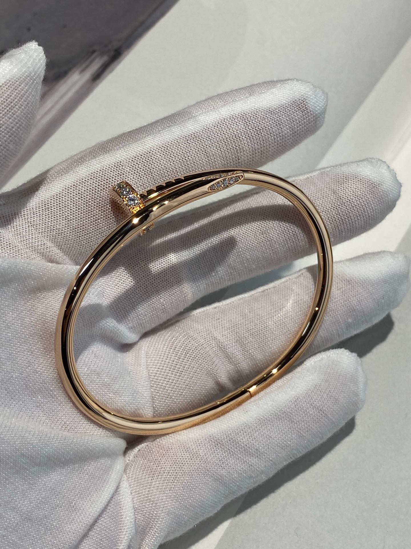 Ca*t*er bracelet