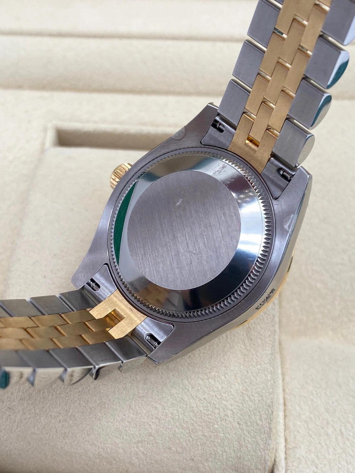 R*l*x watch
