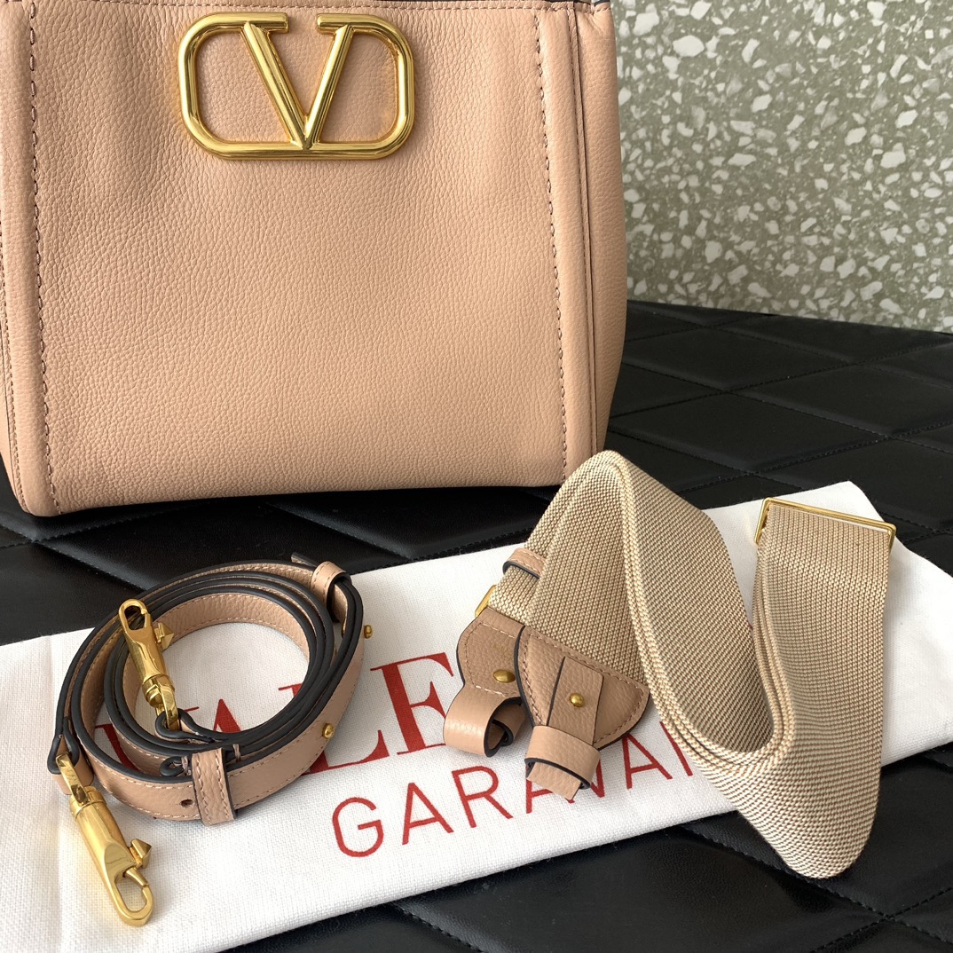 Va1e*ntin0 garavani alltime small handbag in grainy -26*21*17cm