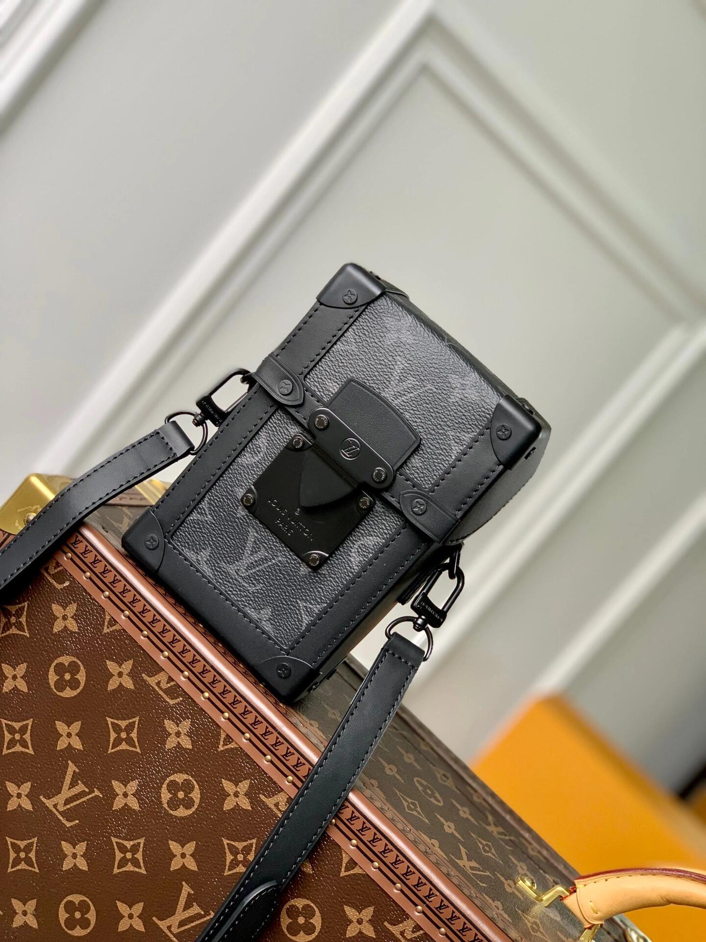 l0*is V*t0n trunk vertical-10.7*17.5*6.8cm