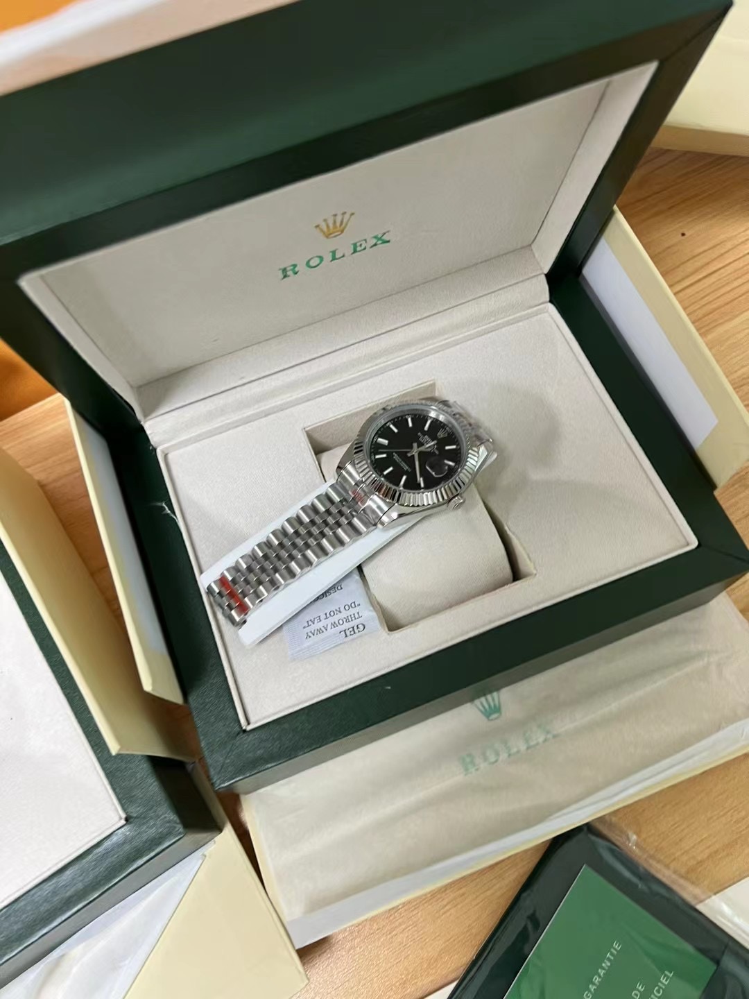 R*l*x watch