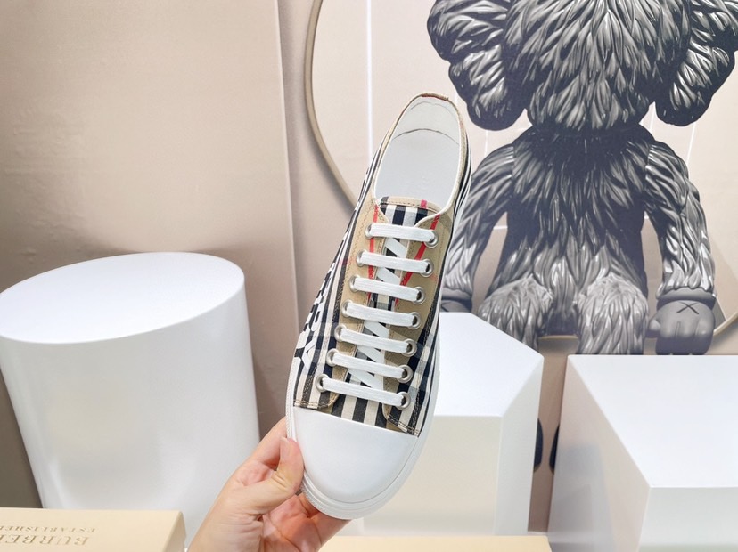 Bv*b*rry sneakers