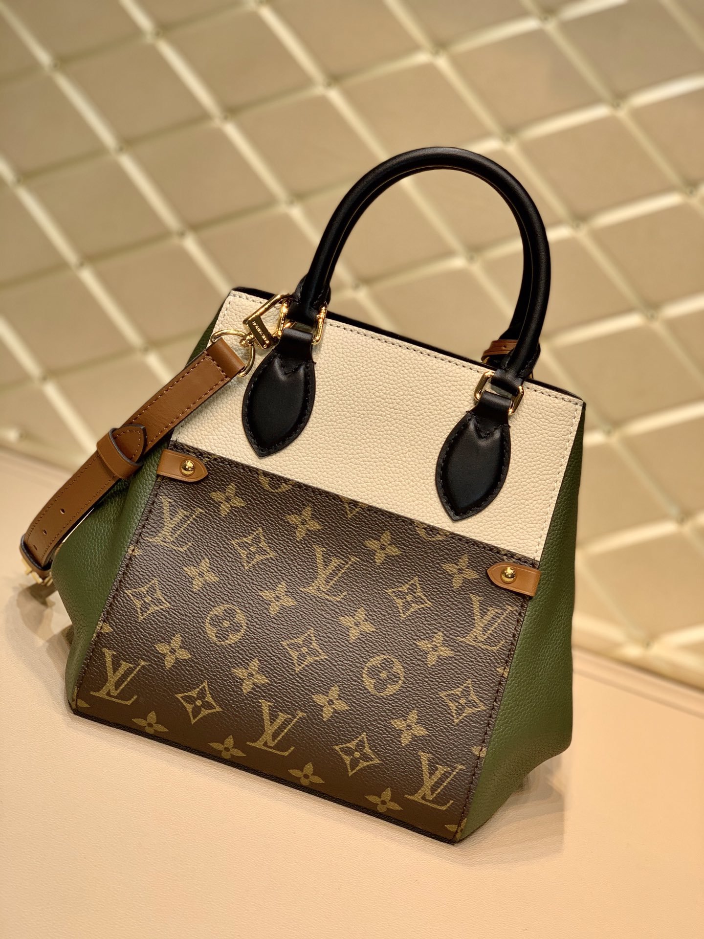 l0*is V*t0n fold tote bag-35*40*17cm