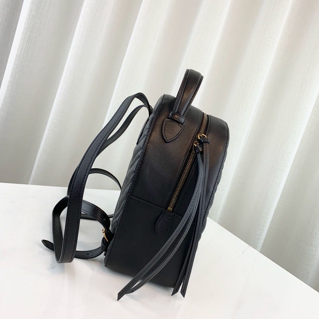 G*u*i backpack-22.5x26x11cm