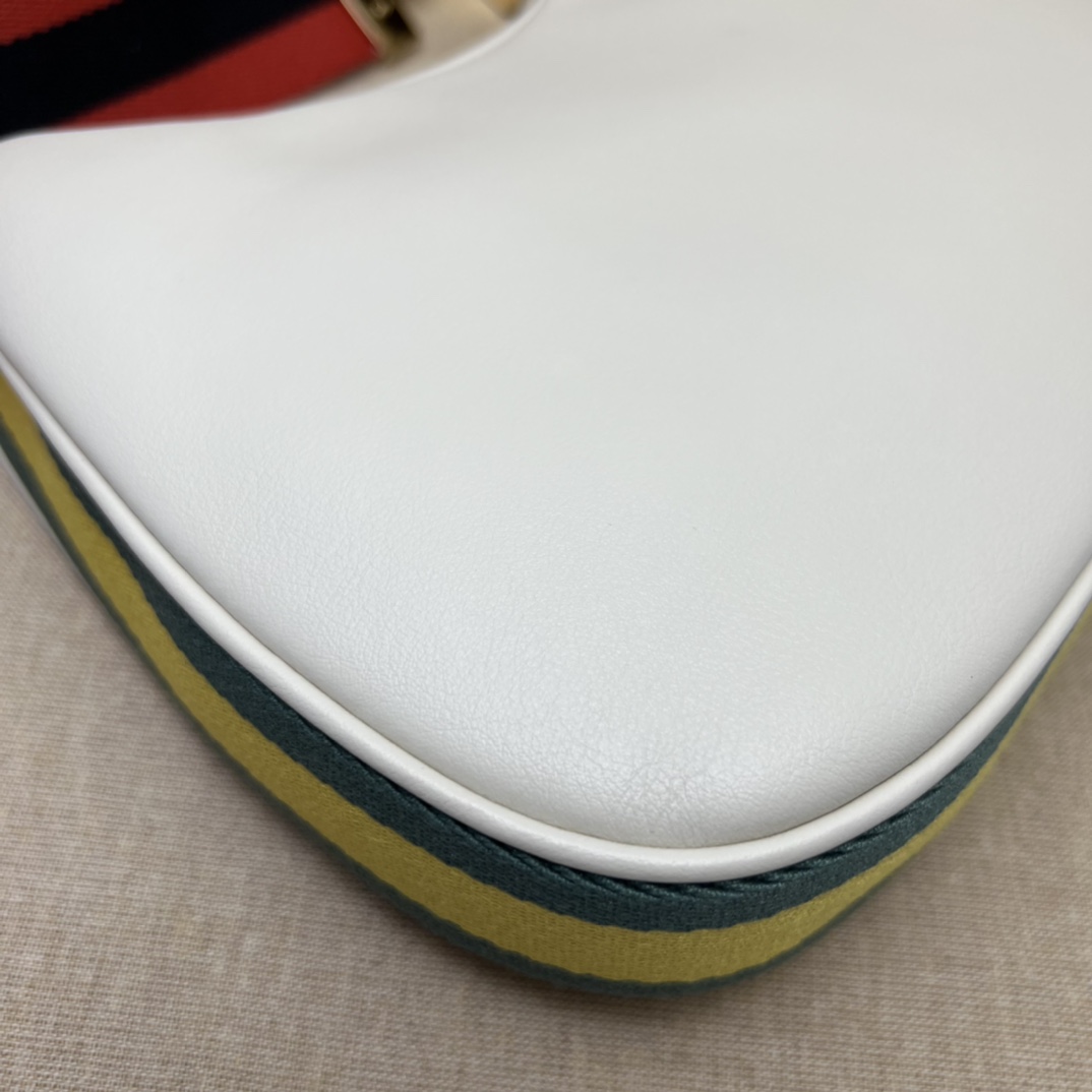 G*u*i attache small shoulder bag-23*22*5cm