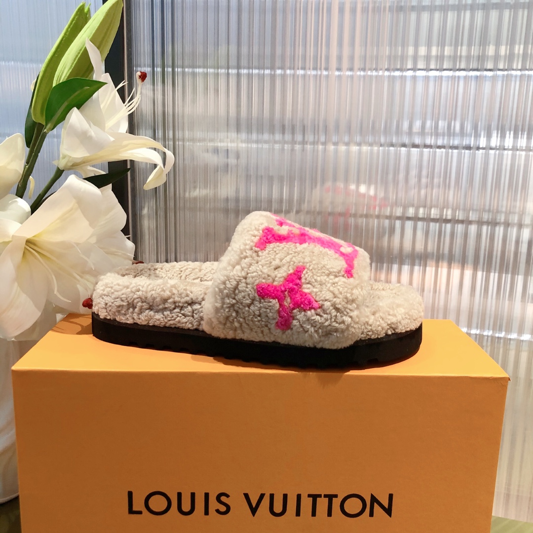 l0*is V*t0n slippers