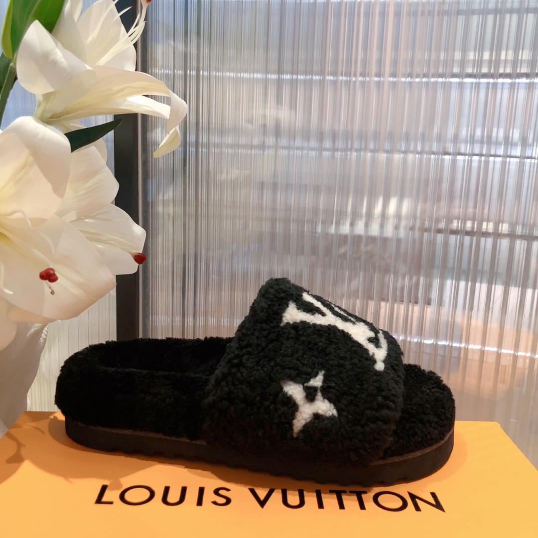 l0*is V*t0n slippers