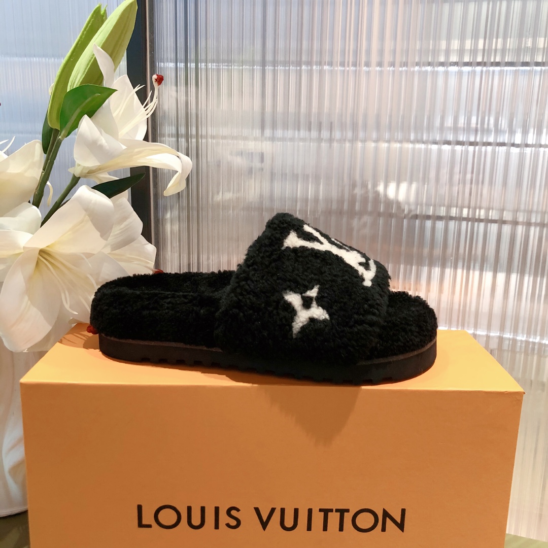 l0*is V*t0n slippers