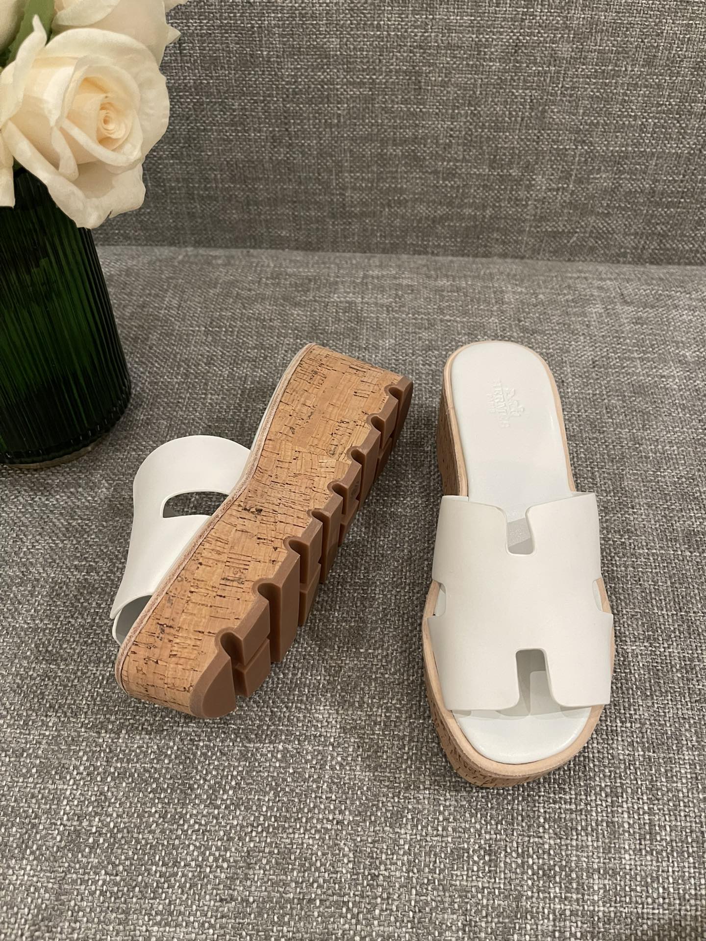H**mes slippers