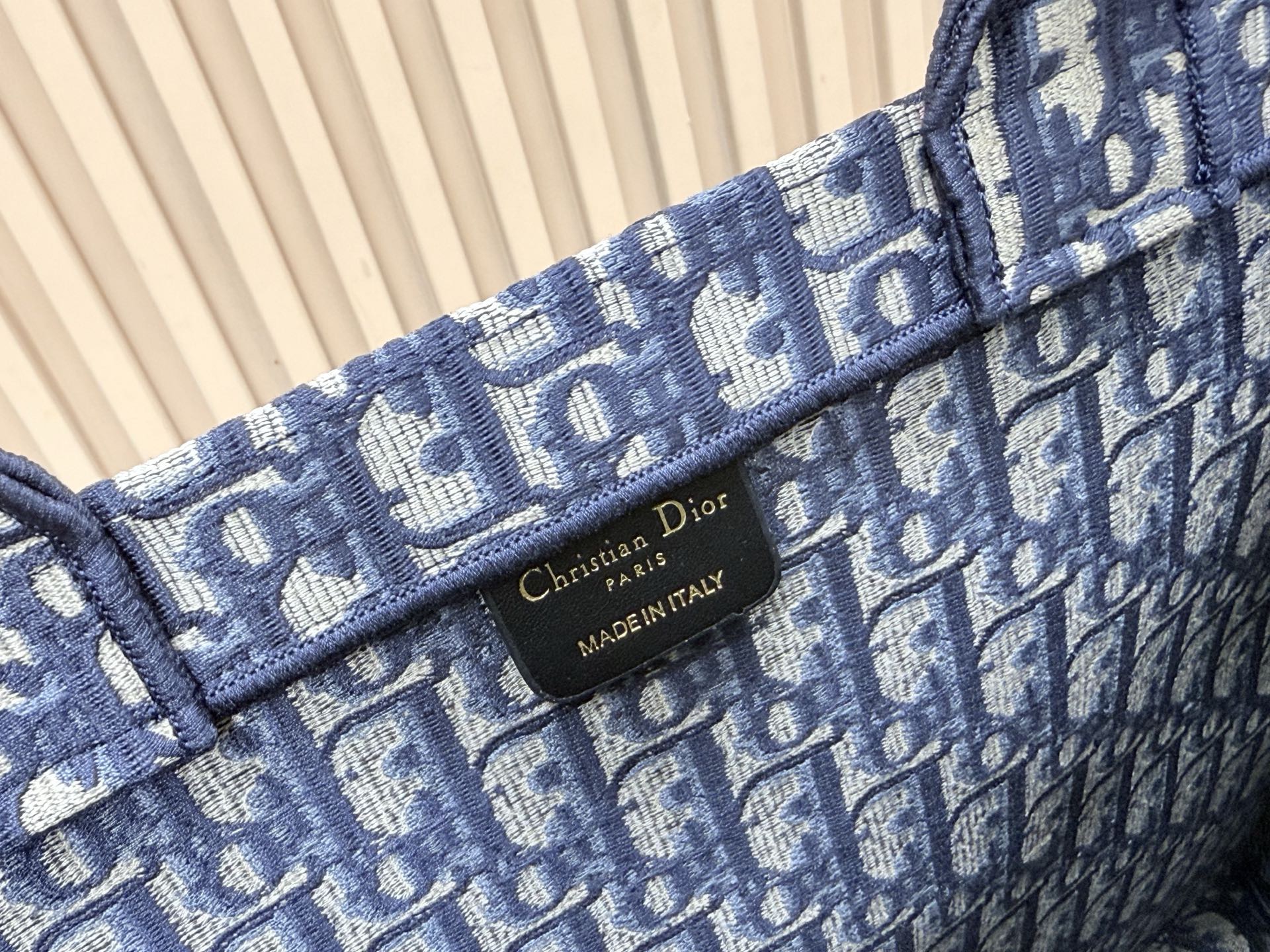 Diro Book Tote
