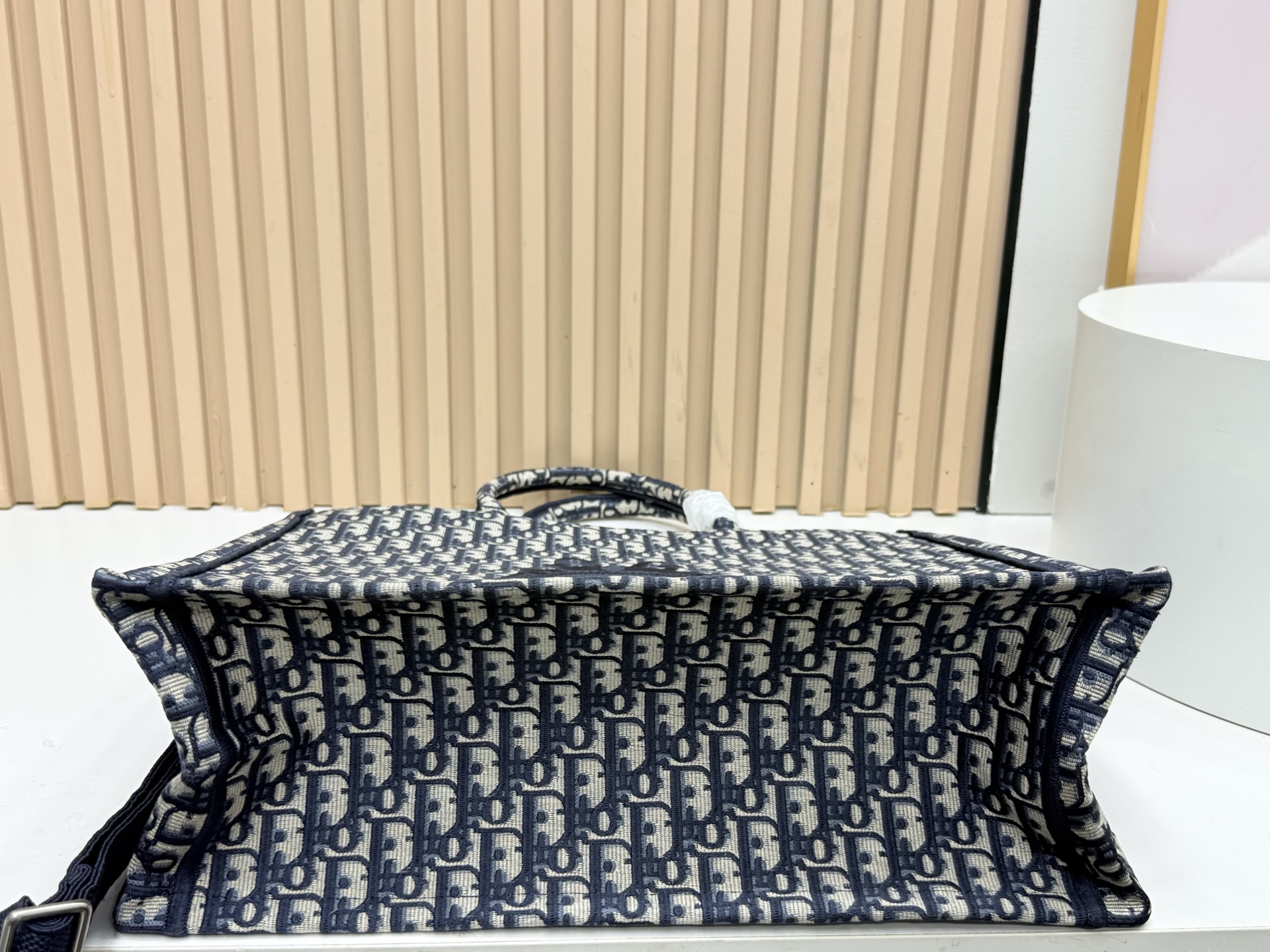 Diro Book Tote