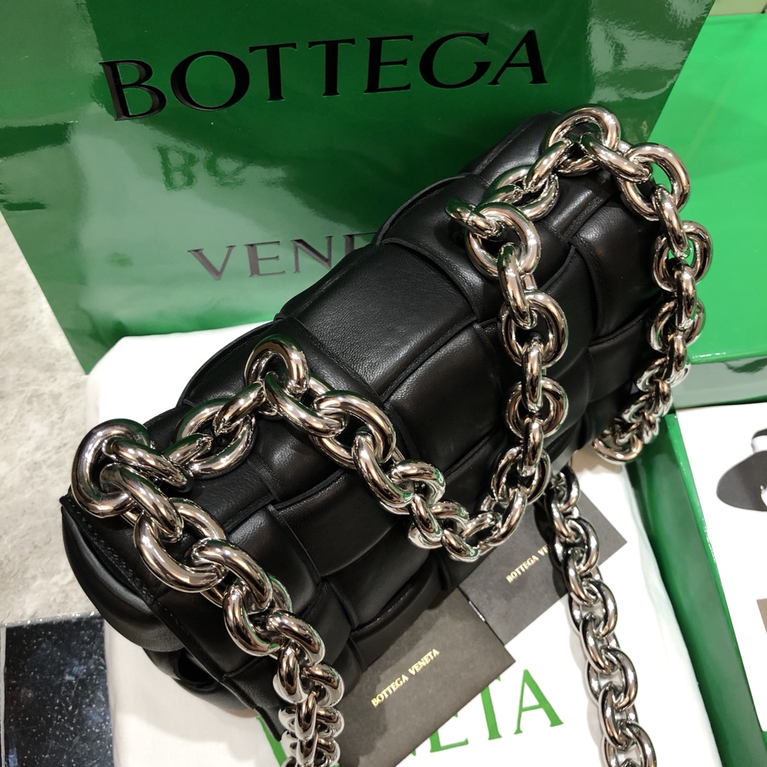 b0tte*a Ven*ta padded cassette bag-26*18*8cm