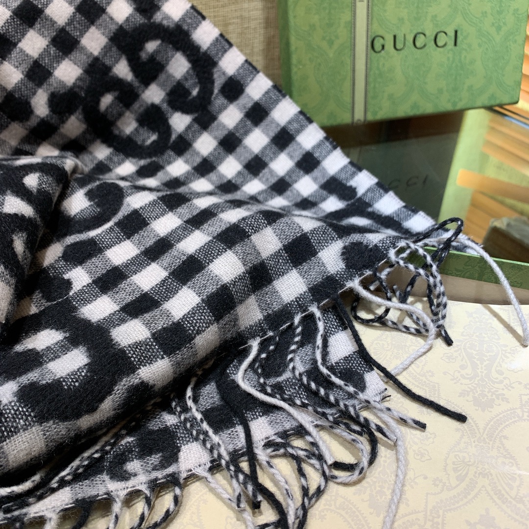 G*u*i scarf-35*240cm