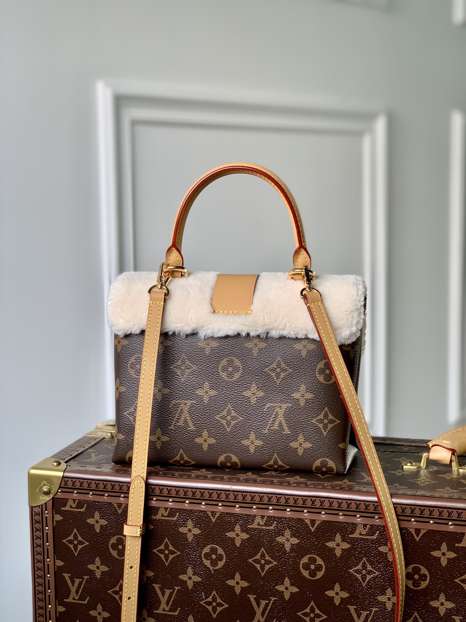 l0*is V*t0n locky bb bag -21* 17.0*8cm